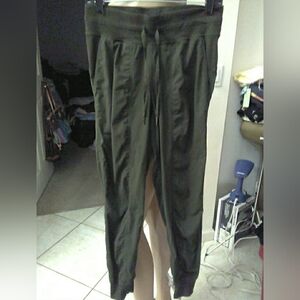LIKE NEW LULULEMON STRIPED GREEN JOGGERS THICK WAIST PKTS. DRAWSTRING SZ.